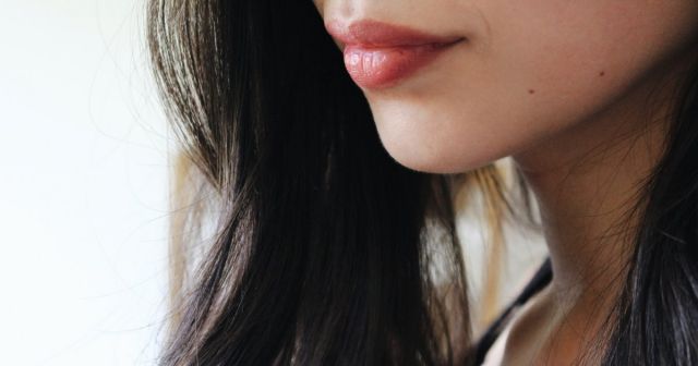 L'épilation définitive du menton femme moins cher que la cire à moyen terme à Paris 14 ByVinca